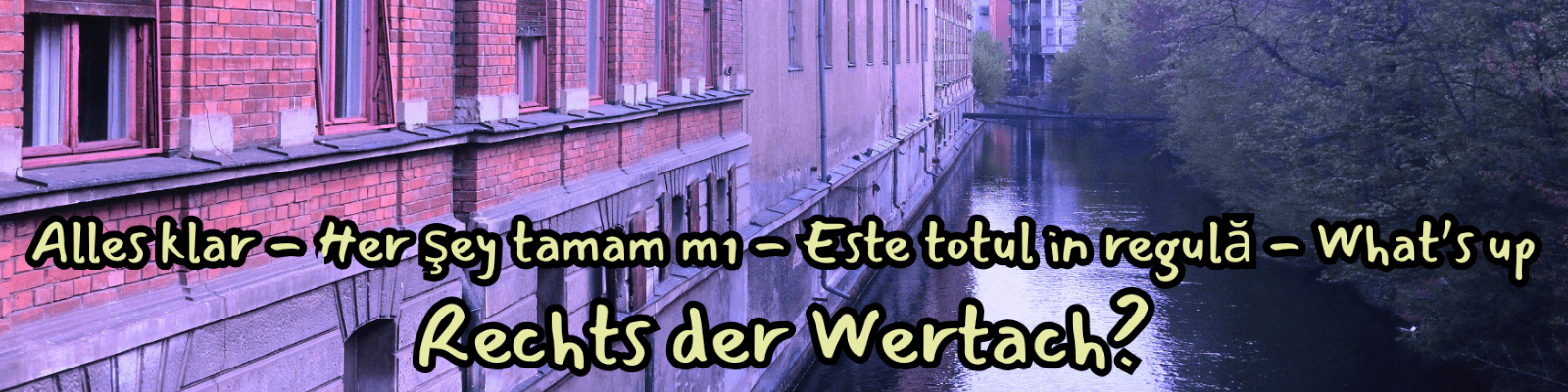 Blick auf die Wertach mit dem Schriftzug "Alles klar - Her şey tamam mı - Este totul in regulă - What’s up Rechts der Wertach?"