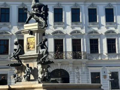 Maximilianstraße und das Schaezlerpalais. Foto: Maria Issinskaya