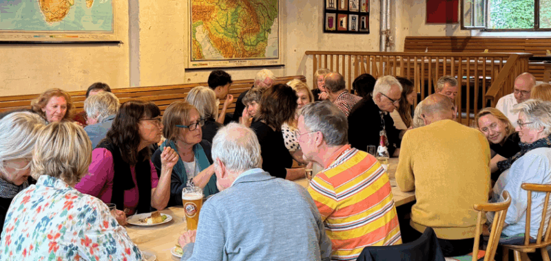 Ehrenamtliche in den Deutsch-Cafés von Tür an Tür beim Empfang in Augsburg
