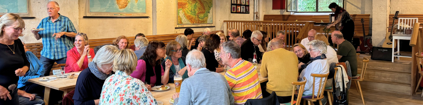 Ehrenamtliche in den Deutsch-Cafés von Tür an Tür beim Empfang in Augsburg