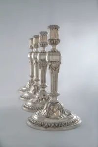 Vier Tischleuchter aus dem Service für das Gouvernement Charkiw; Johann Philipp Heckenauer, Augsburg, 1781-1783, Kunstsammlungen Augsburg