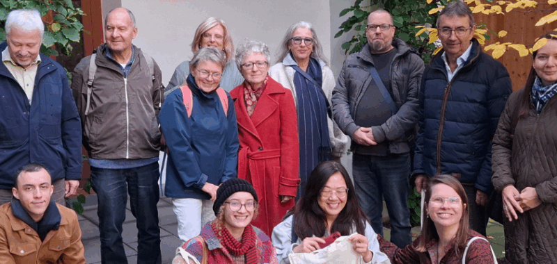 Teilnehmende beim Inklusiven Freiwilligentag 2025 im Deutsch-Café Augsburg