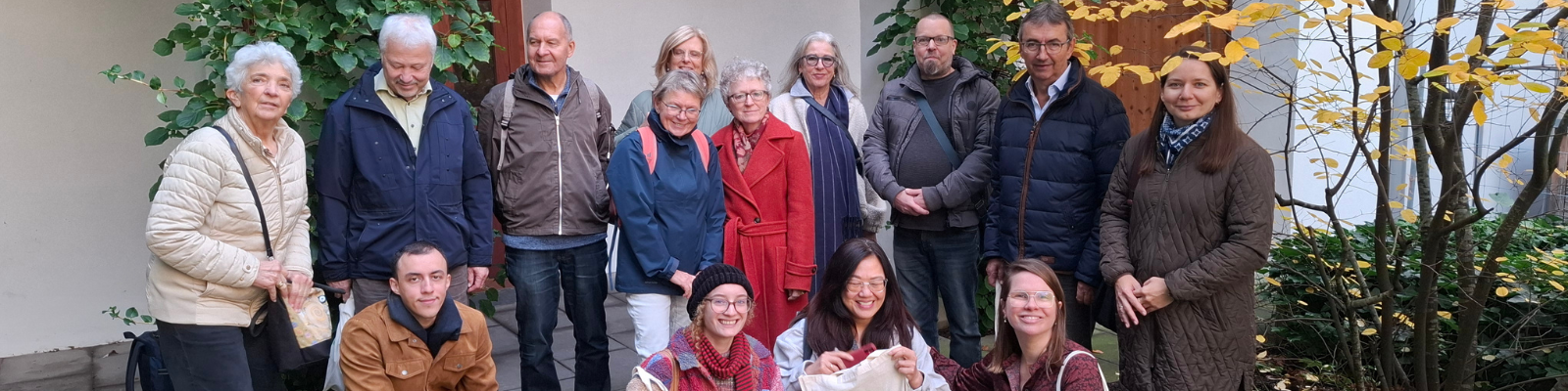 Teilnehmende beim Inklusiven Freiwilligentag 2025 im Deutsch-Café Augsburg