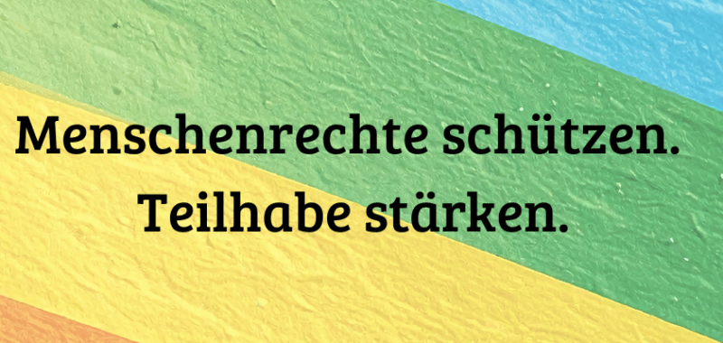 Grafik zum Tag der Menschenrechte 2025 mit dem Schriftzug „Menschenrechte schützen. Teilhabe stärken.“ von Tür an Tür