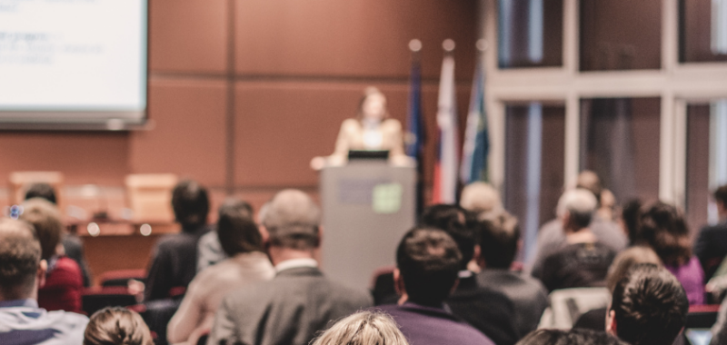 Fachvortrag zur Lebenswelt von EU-Zuwander*innen im Rahmen von ABIA 3.0 bei Tür an Tür in Augsburg.