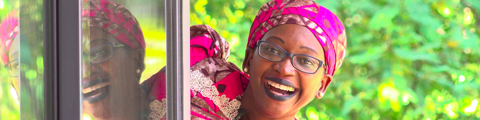 Schriftstellerin Stella Nyanzi bei der Lesung „Im Mundexil“ in Augsburg